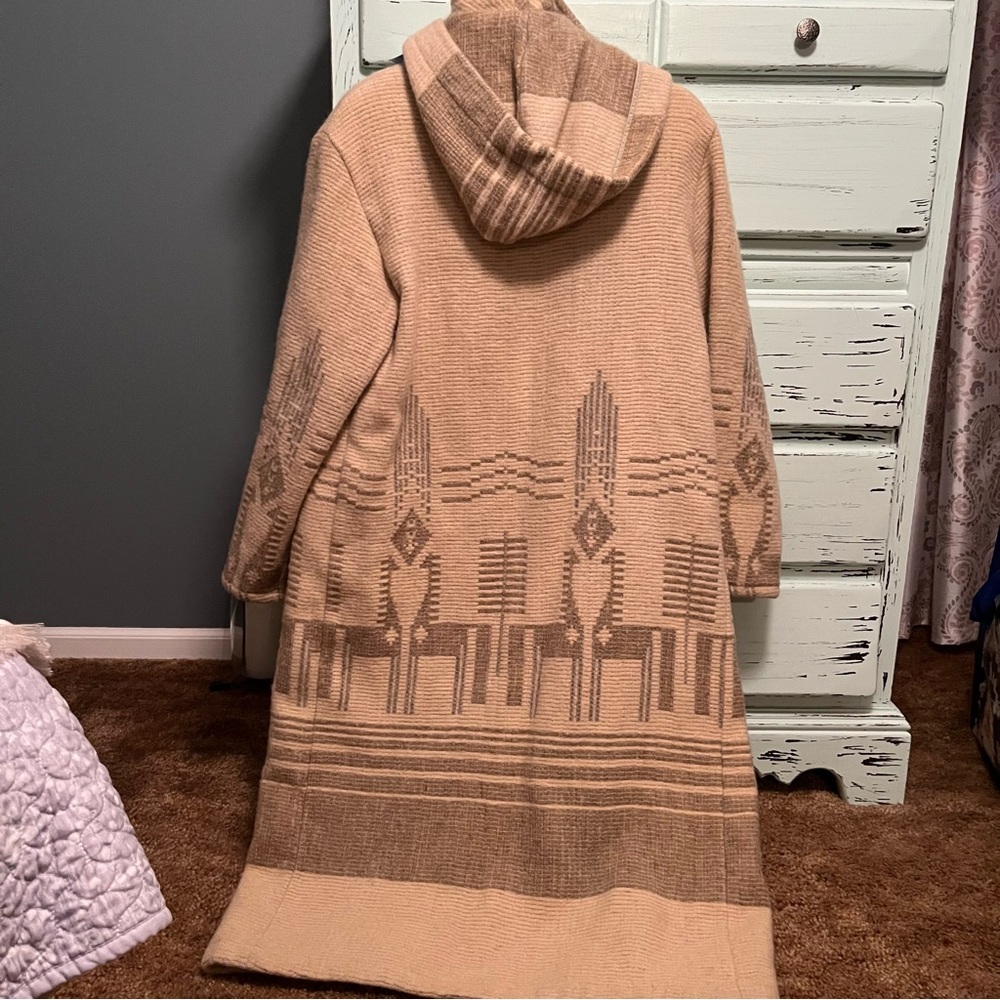 Vintage Woolrich Beige and Brown Hooded Knit Coat. Aztec/giraffe pattern. - Picture 6 of 7